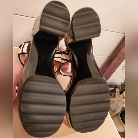 MICHAEL Micheal Kors Zebra Cary Sling Platform Sandal Size 8.5 - Picture 9 of 13